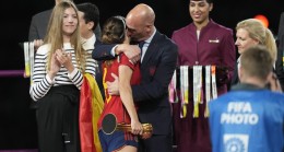 Flaş Haber.  Sezonun futbol şefi Luis Rubiales, Dünya Kupası’ndaki öpücüğünün istifasının ardından biteceğini söyledi