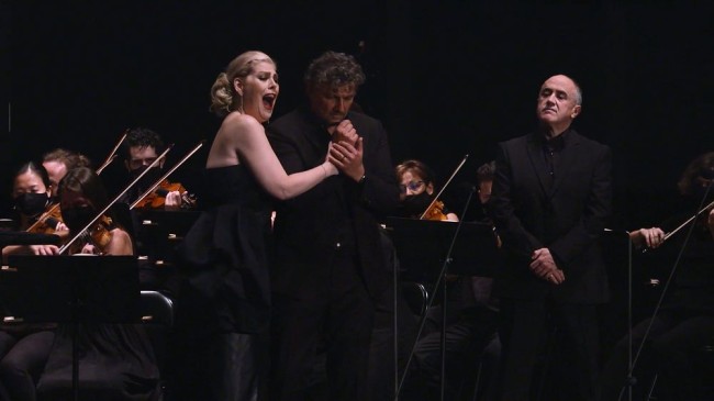 Yıldızların altında söylenen: Tosca’nın konser versiyonunda Kaufmann ve Radvanovsky heyecanı