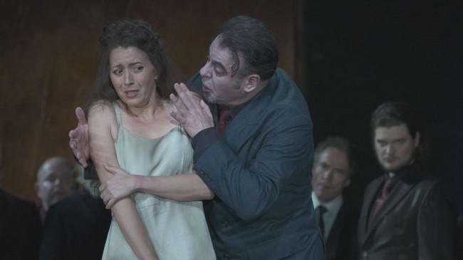 Royal Opera House’un sezonu, Verdi’nin ‘en iyi operası’ Rigoletto’nun güçlü yeni versiyonuyla açılıyor