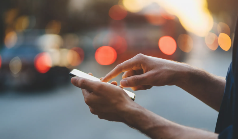 Facebook ve Instagram, İngiltere'de reklamsız abonelik sunacak