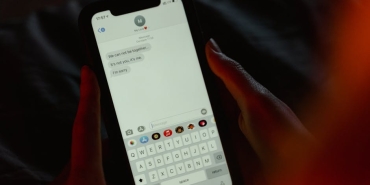 Ayrilik-da-Sevdaya-Dahil-Esra-Bilgic-ve-Emre-Karayel-TRT-Dijital8217de-featured