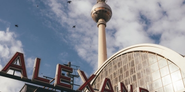 Alman-Dizilerinin-Yukselisi-Izlemeniz-Gereken-6-One-Cikan-Yapim-featured