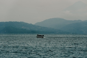 Esiyle-Pozlari-ile-Balikla-Pozlari-Kiyaslayan-Kadin-Viral-Oldu-featured