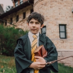 Harry-Potter-Efsanesi-Devam-Ediyor-Yildizlar-Asalarini-Yeni-Nesile-Devretti-featured