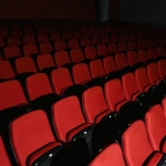 Sahne-Sanatlarinin-Kirmizi-Sirri-Sinema-ve-Tiyatro-Koltuklari-Neden-Kirmizi-Olur-featured