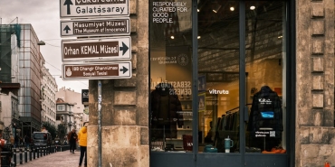 Selahattin-Pasali8217ya-8220Masumiyet-Muzesi8221-Kutlamasi-Kiskanmak-Setinde-Surpriz-featured