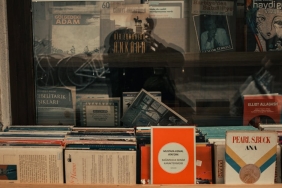 Viral-Fotografin-Gucu-Sosyal-Medyada-Siirsel-Kitap-Kapagi-Fikirleri-featured