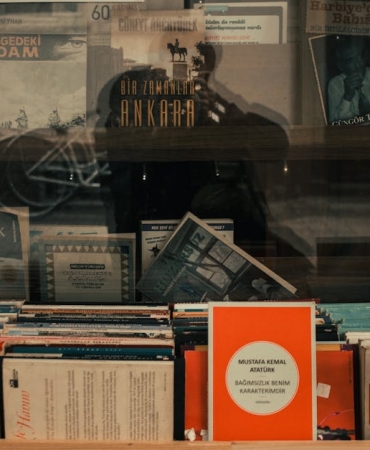 Viral-Fotografin-Gucu-Sosyal-Medyada-Siirsel-Kitap-Kapagi-Fikirleri-featured