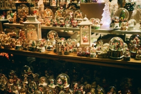 Ekran-Basinda-Dunya-Turu-Uzak-Sehir-Temali-Dizilerin-Buyusu-featured