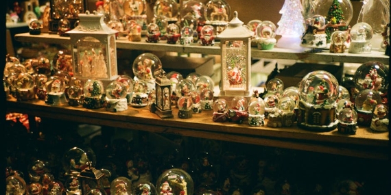 Ekran-Basinda-Dunya-Turu-Uzak-Sehir-Temali-Dizilerin-Buyusu-featured