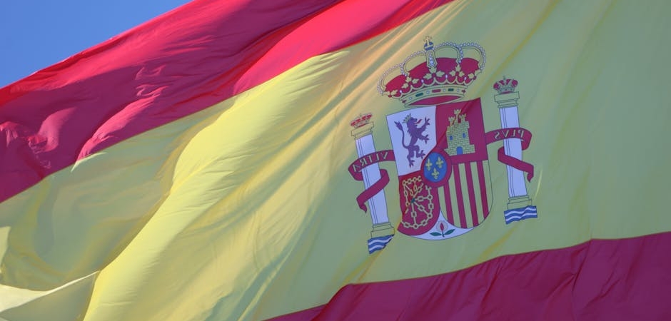 Ispanyol-Kadin-Gencleri-Hedef-Aldi-8220Tembel-ve-Simariklar8221-featured