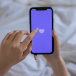 Japonya8217dan-Yayilan-Parmak-Kalp-Akimi-Dijital-Dunyayi-Sardi-featured