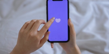 Japonya8217dan-Yayilan-Parmak-Kalp-Akimi-Dijital-Dunyayi-Sardi-featured